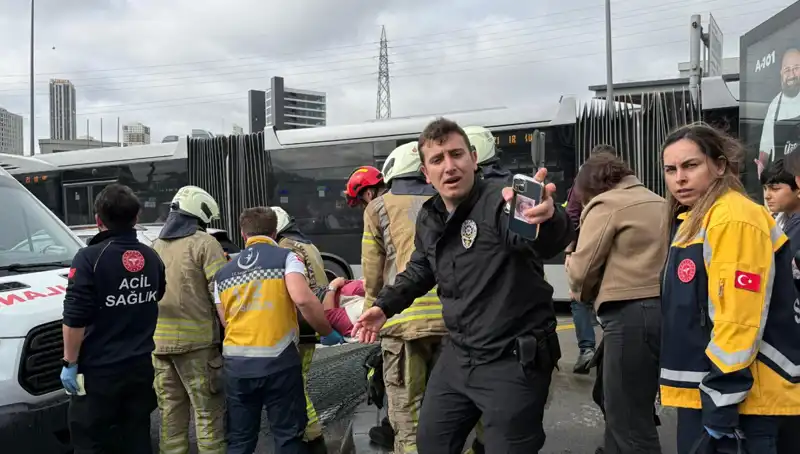Metrobüs Kazası Şehrin Kalbini Dondurdu: Ölü ve Yaralılar Var