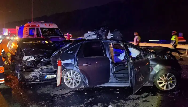 TEM Otoyolu'nda Zincirleme Kaza: 7 Kişi Yaralandı, Trafic Durma Noktasına Geldi