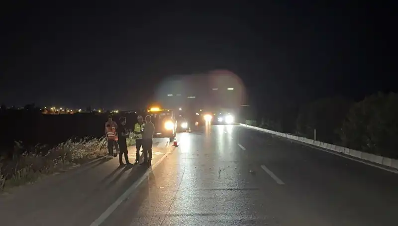 Adana’da Üç Araçlı Zincirleme Trafik Kazası: Feci Anlar Kamerada