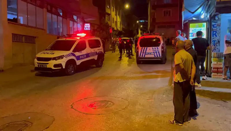 Firari Hükümlü Yakalanmasın Diye Polisi Bıçakla Yaraladılar