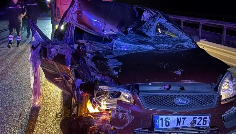 Afyonkarahisar'da Feci Kaza: Otomobil ile TIR Çarpıştı, 4 Kişi Yaralandı