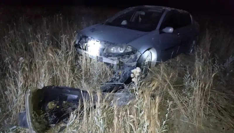 Burdur’da Otomobil Tarlaya Uçtu, İki Yaralı: Olayın Detayları