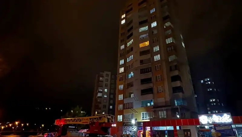 Apartmanın Çatısına Düşen Yıldırım: Olay Anı ve Sonrası