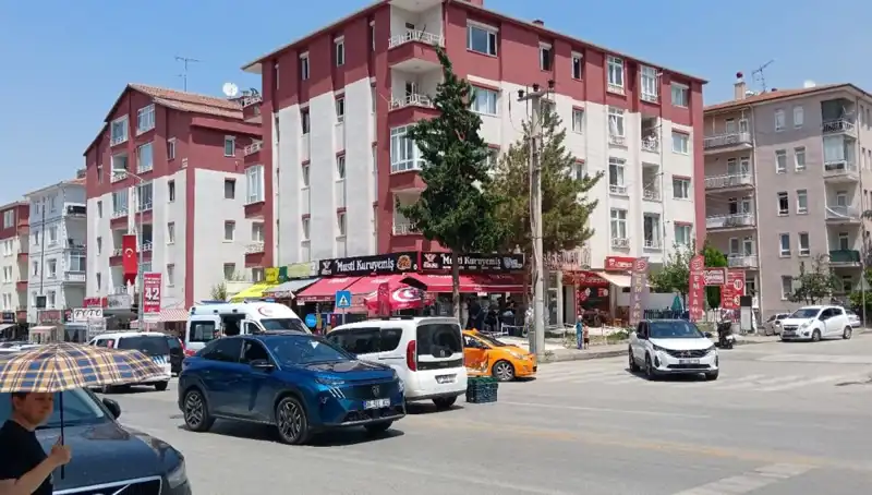 Taksi ve Otomobil Çarpıştı: Şehrin Göbeğinde Kaza Neden Oldu?
