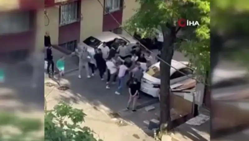 Madde Bağımlısı Kapıları Zorladı, Sokaklar Meydan Dövüşüyle Çalkalandı