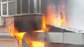 İstanbul'un Kalbinde Kafe Yangını: Alevlerle Mücadele Devam Ediyor!