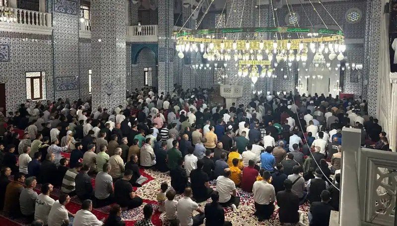 Iğdır'da İlk Bayram Namazı Coşku ve Sevgi İçinde Kılındı