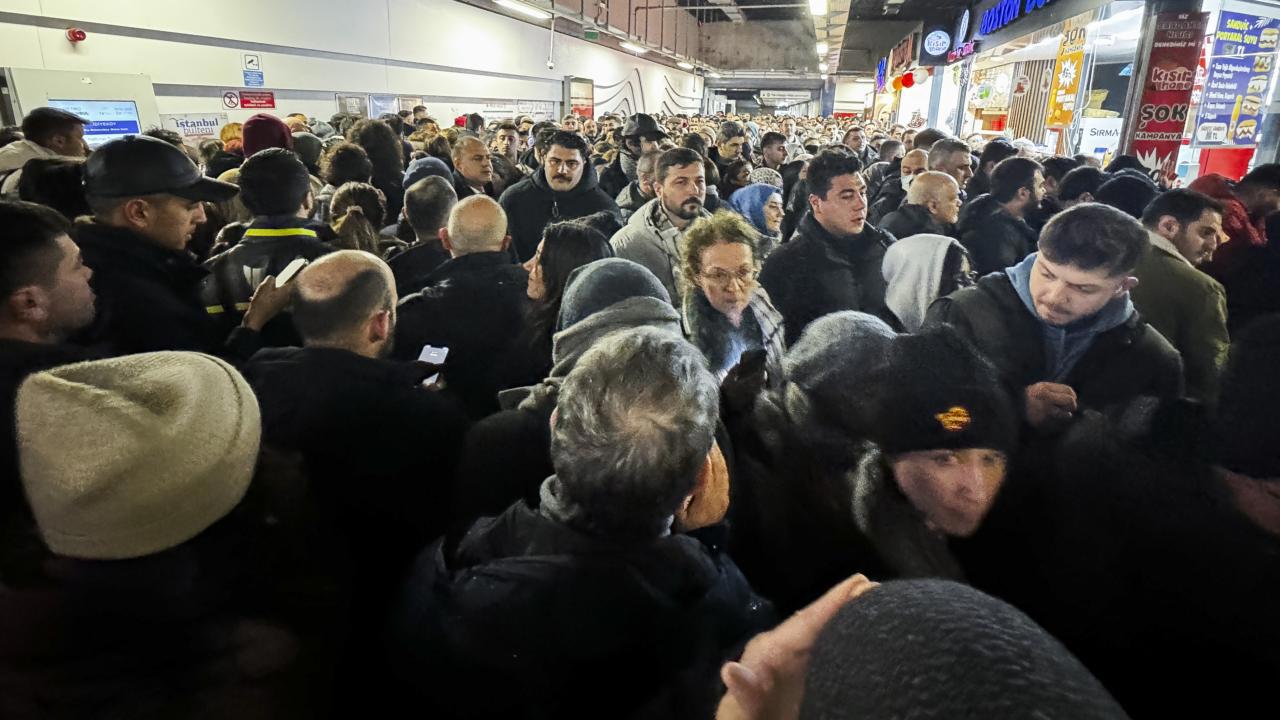 İstanbul'da Kar Yağışı Etkiliyor