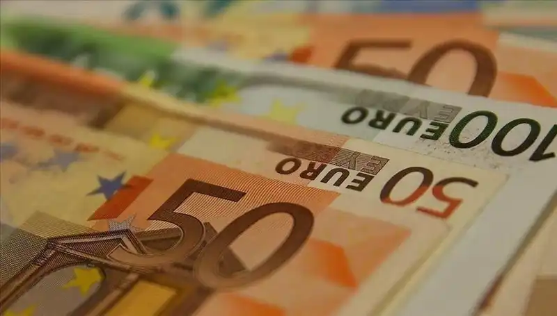 Euro, Tüm Zamanların Zirvesinden Gerileyerek Yeni Bir Döneme Girdi