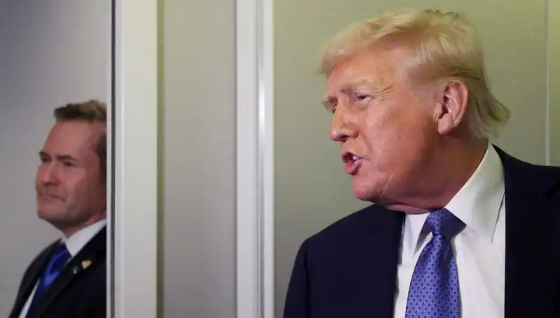 Trump, Yanlışlıkla Planları Sızdırdığı İçin Mike Waltz'u Görevden Aldı