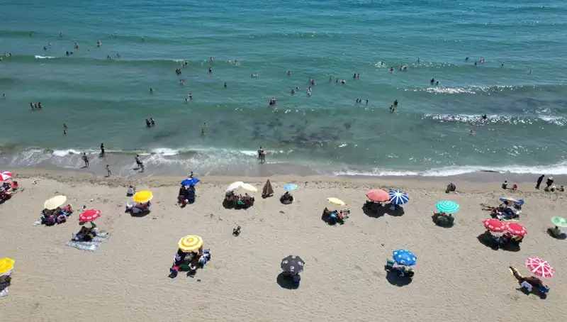 Tekirdağ'da Sıcak Havalarda Kumsallara Akın Edenler Plajlarda Eğlenceyi Yaşıyor