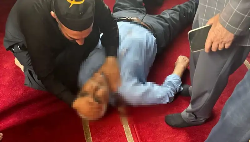 Camide Namaz Kılarken Bıçaklanan Adamın Hikayesi: Olayın Seyri