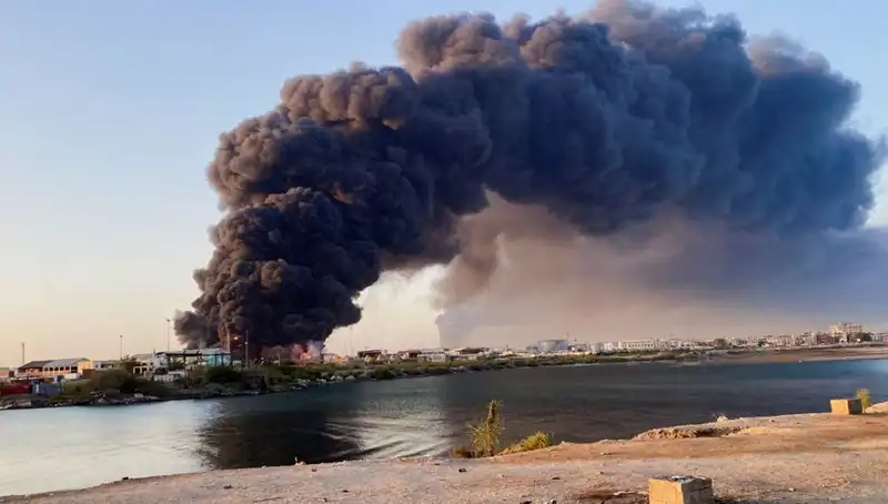 Port Sudan'da Şiddetli Patlamalar: Havalimanı ve Ordu Üssü Sona mı Geldi?