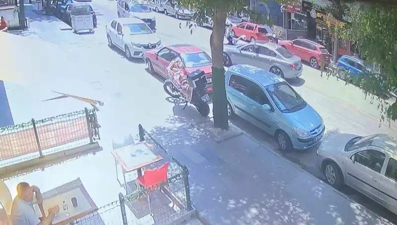 : Karşıdan Karşıya Geçerken Araba Çarptı: Olay Anında Neler Oldu?
