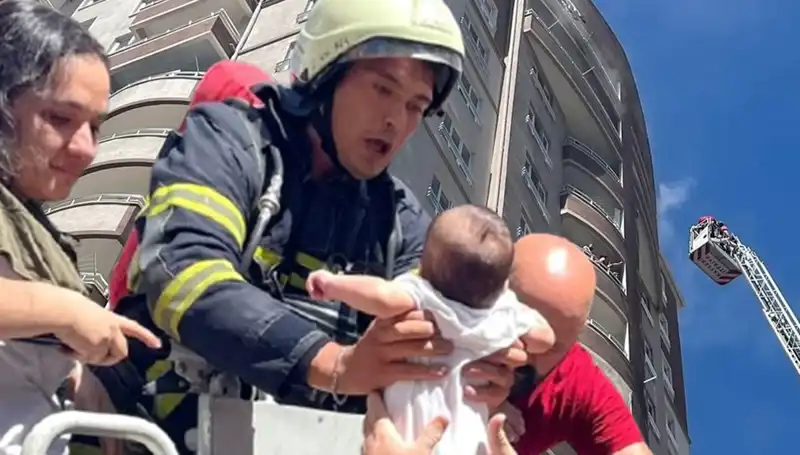 Kayseri'de 14 Katlı Bina Yangınıyla 5 Kişi Hastaneye Kaldırıldı
