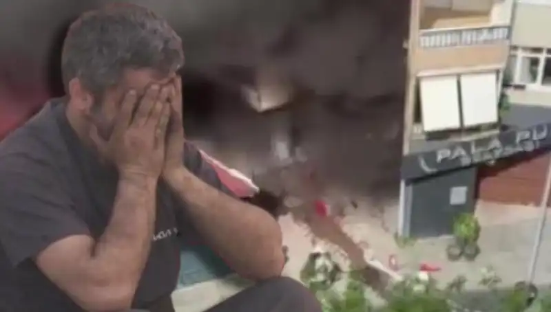 Ataşehir'de Çıkan Yangın, İş Yeri Sahibi Kadın Gözyaşlarına Boğuldu