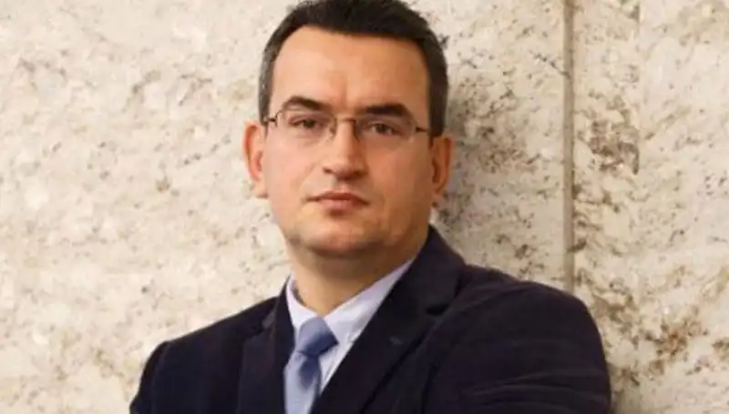 Metin Gürcan: DEVA Partisi'nin Vizyoner Kurucu Üyesi ve Siyasi Yolculuğu