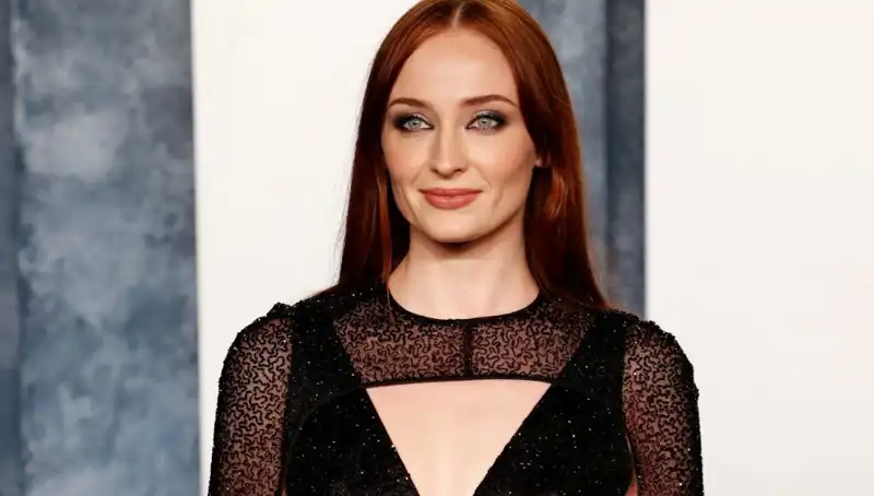 Game of Thrones Yıldızı Sophie Turner'ı Kızdıran Olay: Sosyal Medyada Tepkiler Çığ Gibi Büyüyor!