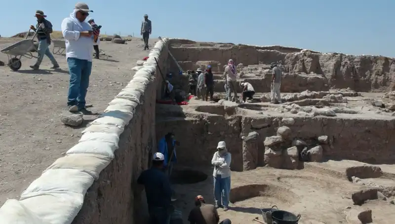 Kilis'teki Oylum Höyük Kazılarında Yaz Sıcaklığına Rağmen Heyecan Duruşu