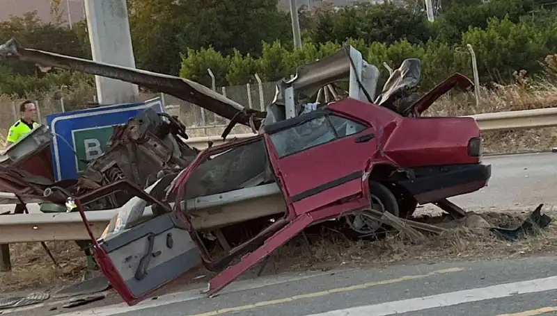 Hurdaya Dönen Araçtan Fırladı, Genç Adam Hayatını Kaybetti