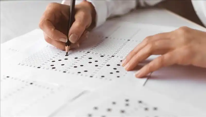 Okulda Şok: Çocuğu İçin Sınav Sorularını Çalan Anne Suçüstü Yakalandı