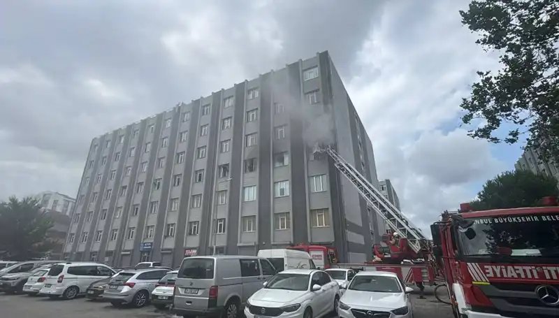 Çorap İmalathanesinde Çıkan Yangın, Fabrikayı Harabeye Çevirdi