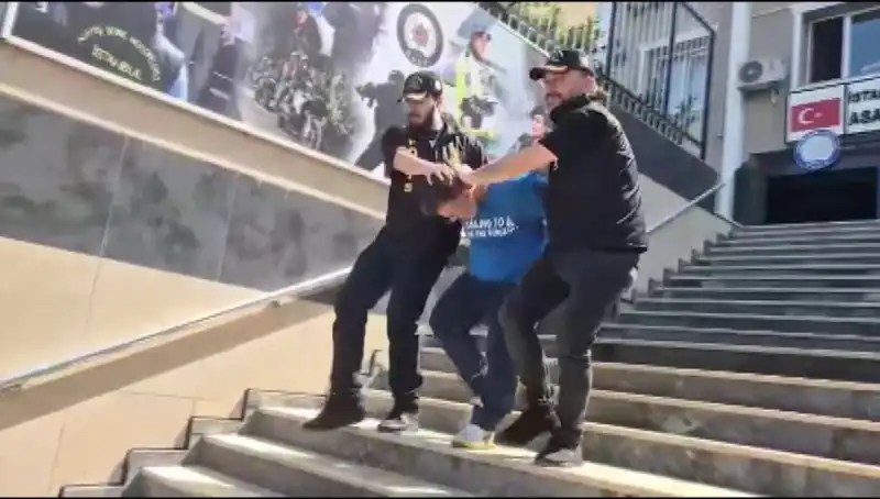 Ümraniye'de Kız Arkadaşlara Alınan Bilezikler İçin 600 Bin Liralık Gasp Gerçekleşti!