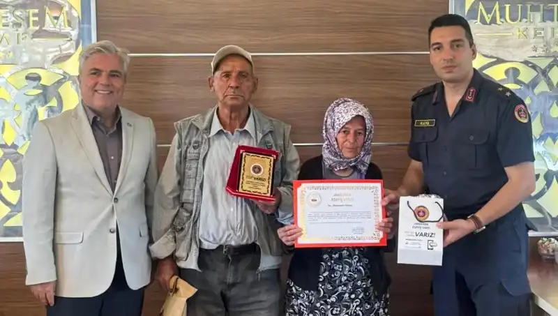 Bir Aile, Tek Varıklıkları Olan Evi Jandarmaya Bağışlayarak Duygusal Bir Hikaye Yazdı