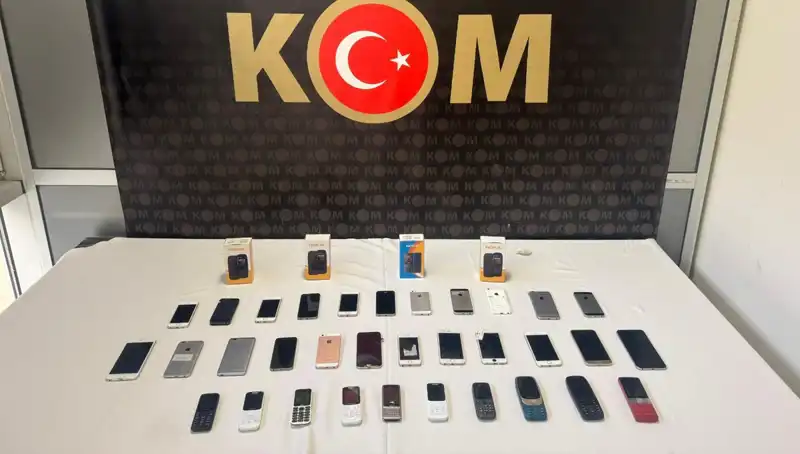 Ekipler 37 Gümrük Kaçağı Cep Telefonunu Ele Geçirdi!