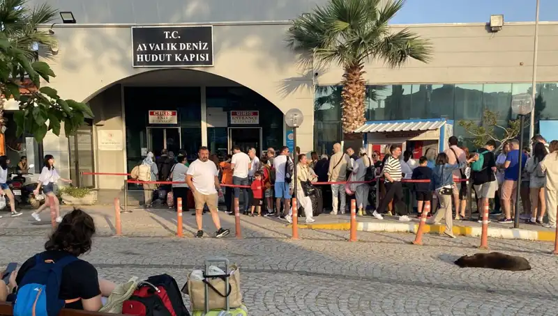 Bayram Tatilinde Midilli Adası'na Dolu Dolu Akın!