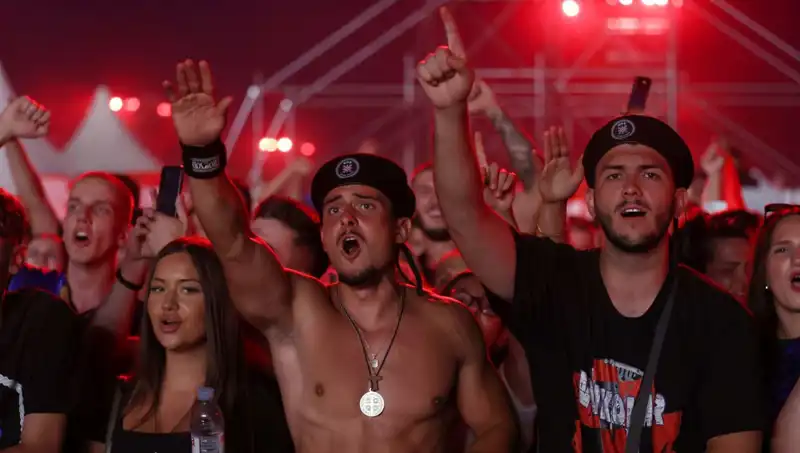 Thompson Konserinde Şok Edici Nazi Selamı Olayı