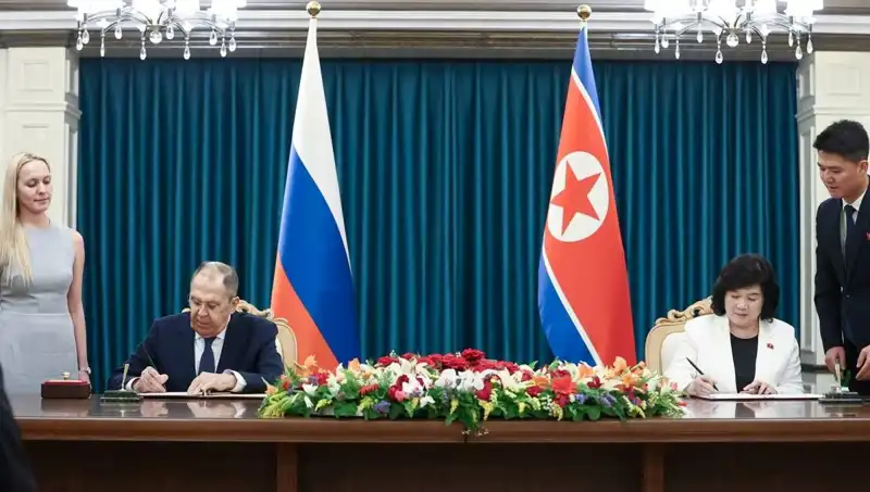 Rusya ve Kuzey Kore: Lavrov ve Mevkidaşı İşbirliğini Görüştü