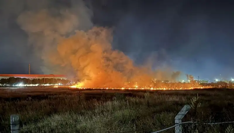 İzmir'de Gece Yarısı Yangın Paniği: Herkes Sokaklara Döküldü!