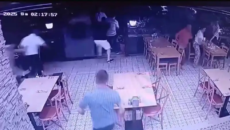 Güvenlik Kameraları Deprem Anını Kaydetti: Şok Edici Görüntüler Ortaya Çıktı