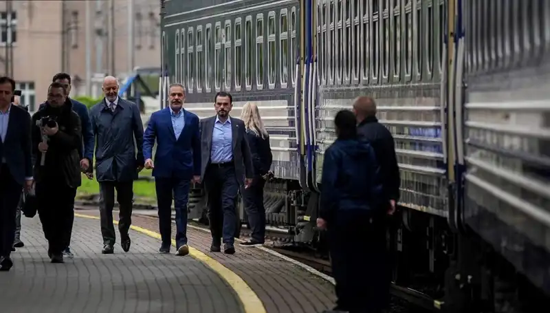 Dışişleri Bakanı Fidan, Ukrayna Ziyaretinde Tartışmalı Görüşmeler Yaptı
