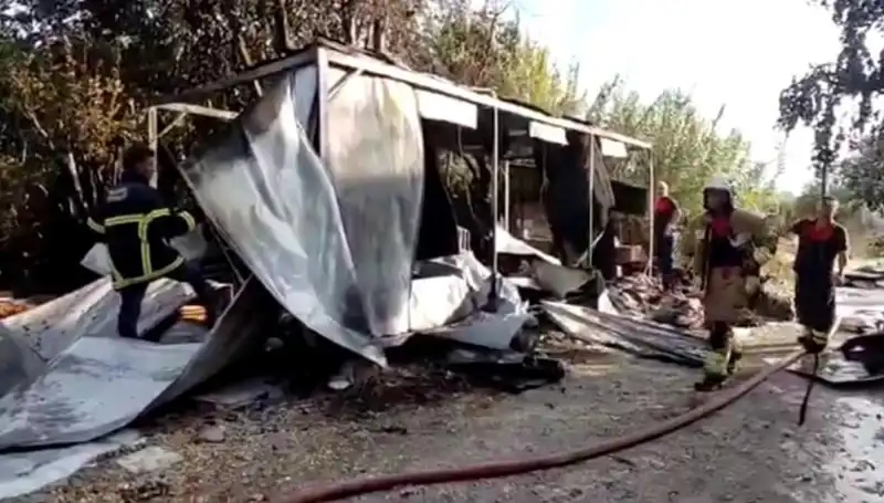 Hatay'da Yangın Korkuttu: Konteynerler Alev Alev Yandı!