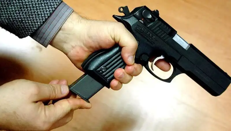 Genç Adamın Silah Oyunları Trajik Sonuçlandı: Kendini Vurdu