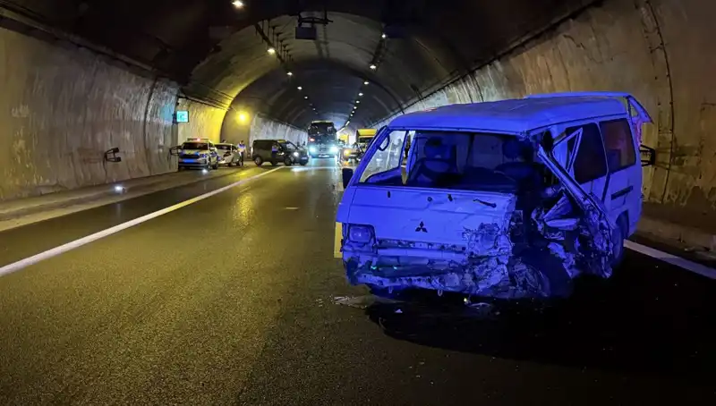 TEM Otoyolu'nda Zincirleme Kaza: Çok Sayıda Yaralı ve Trafik Aksaklığı!